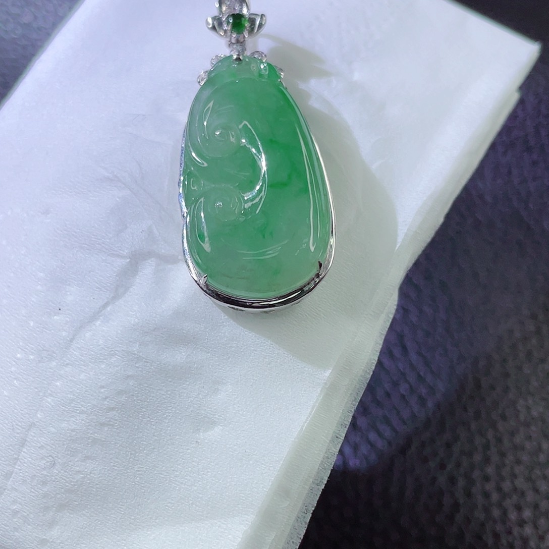 翡翠颈饰未镶嵌翡翠