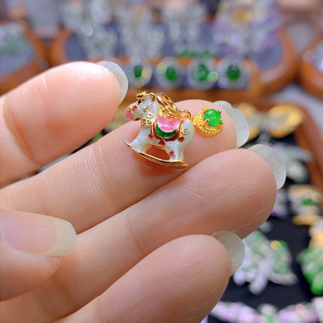 翡翠颈饰银S925镶嵌天然翡翠