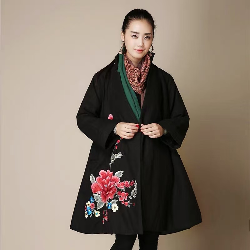 白雪民族风绣花棉服