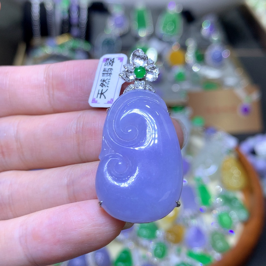 【闪购商品】翡翠颈饰18K金镶嵌翡翠吊坠项链