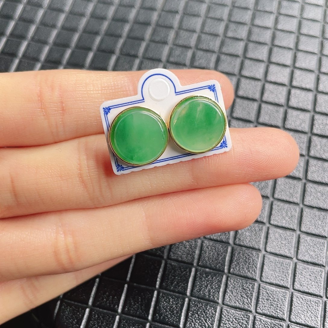 辣***辣石英质玉未镶嵌耳环