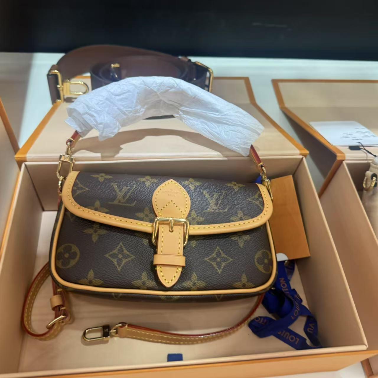 95新 LouisVuitton/路易威登 lv 老花法棍/二奢包包