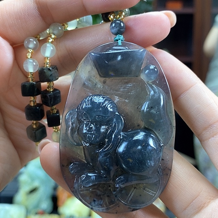 蛇纹石玉未镶嵌颈饰