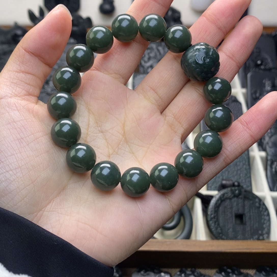 我***了和田玉未镶嵌颈饰