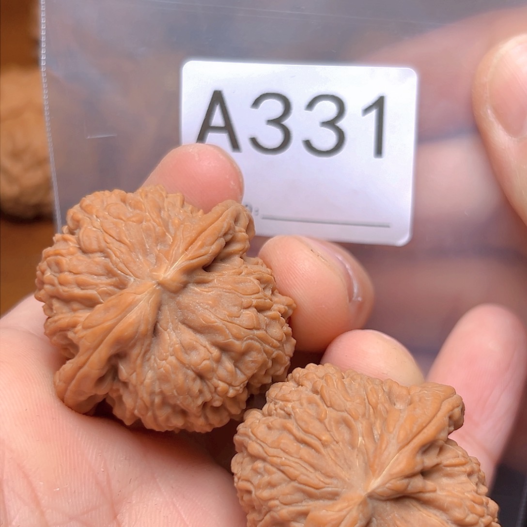 文玩核桃吊坠39➕ 白狮子