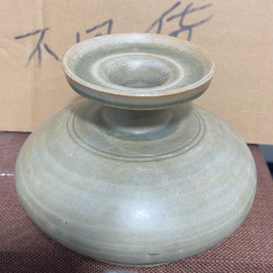 陶摆件空心的玻璃幕面玻璃被拆除时