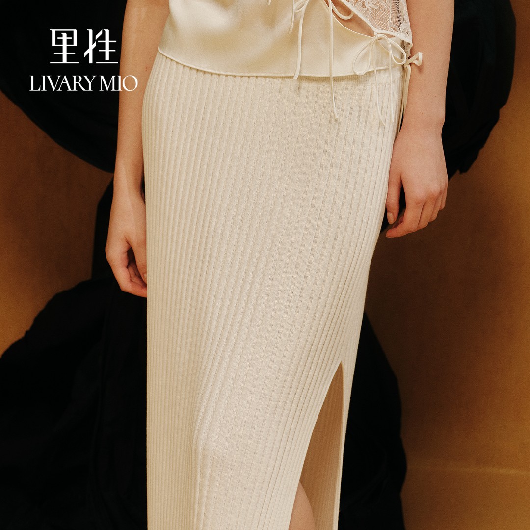 Livary Mio/里性星芒-简约气质侧开叉显瘦直筒针织裙半身裙