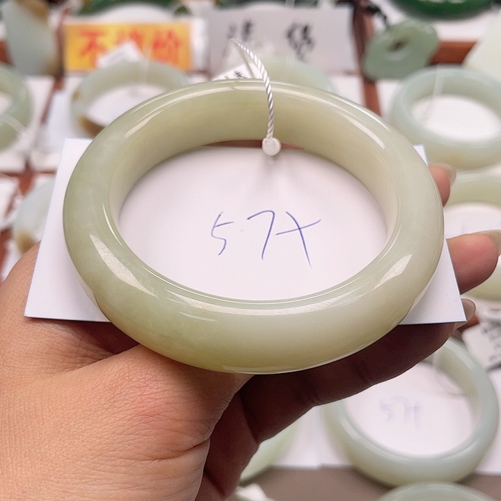 未镶嵌手镯和田玉