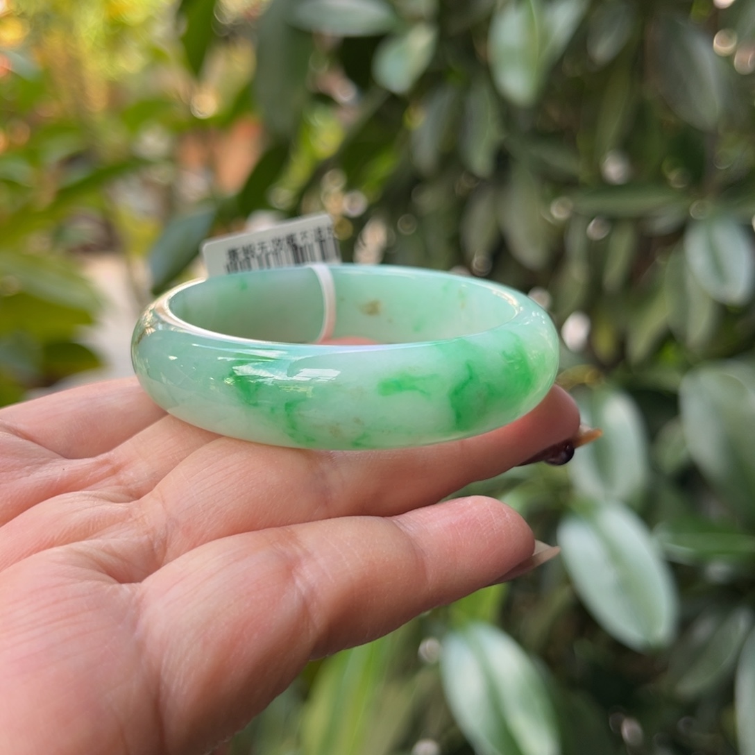 翡翠未镶嵌手镯56贵妃