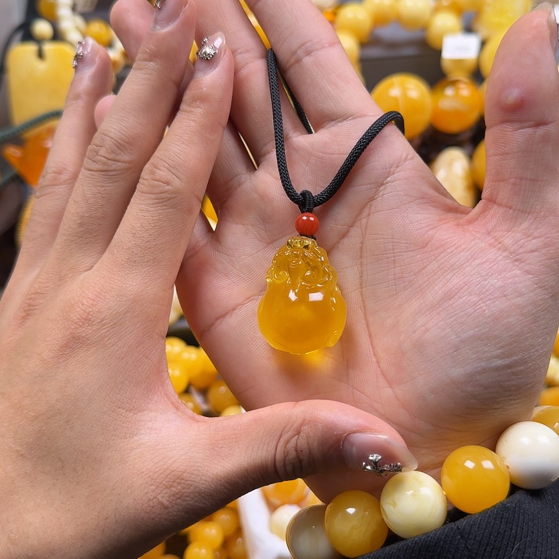 琥珀珠宝奇石未镶嵌