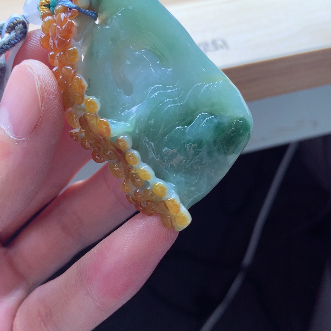 翡翠颈饰未镶嵌吊坠