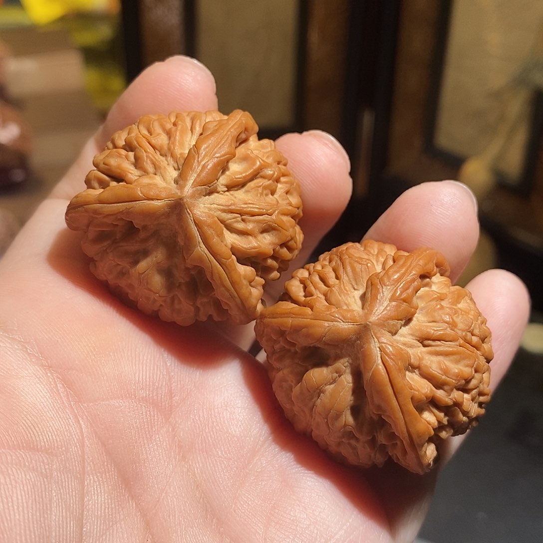 文玩核桃把件冰*莲花三棱