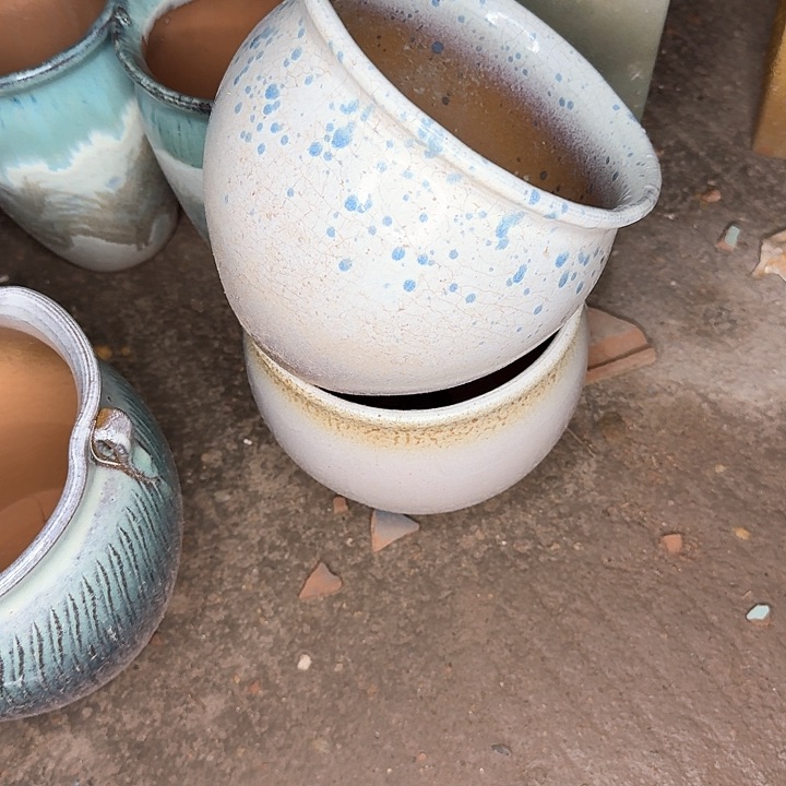 粗砂花盆微瑕花盆处理来咯