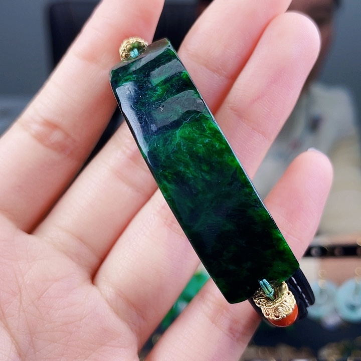 翡翠手镯未镶嵌饰品