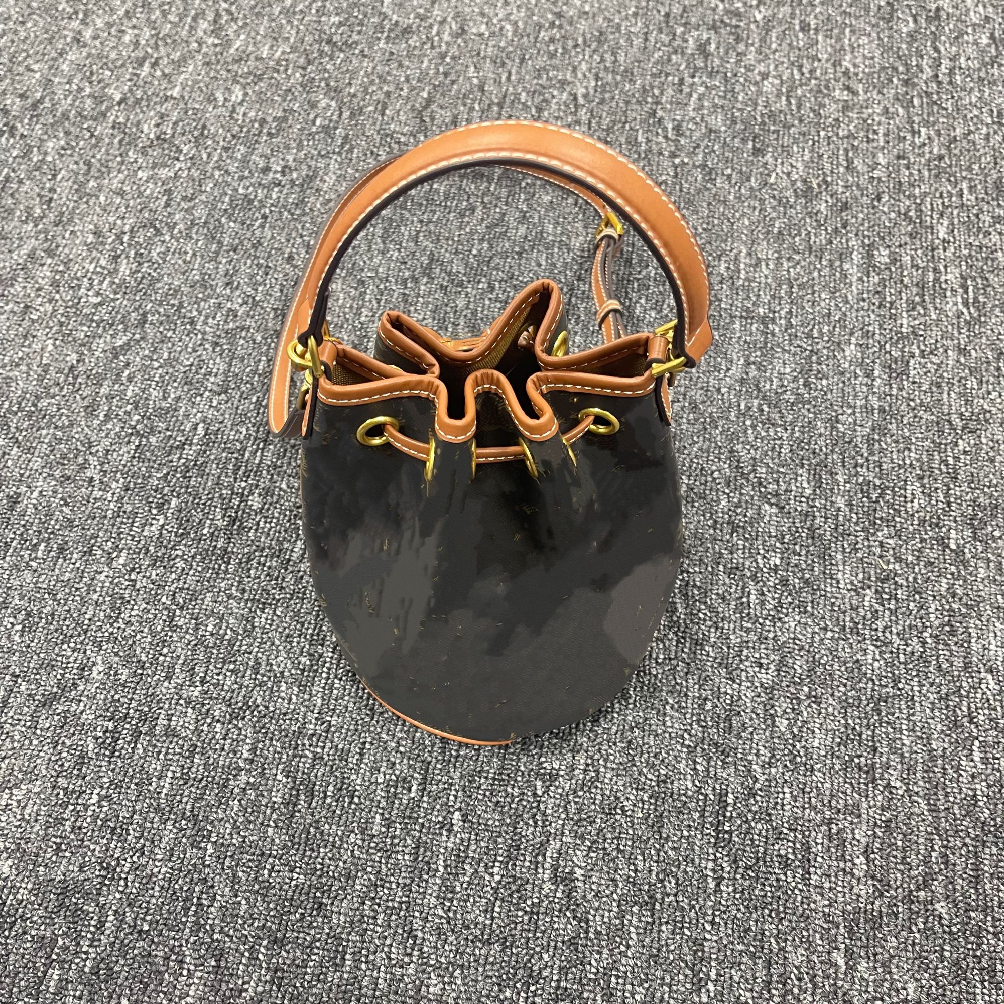 【花】时尚抽绳水桶女包33273