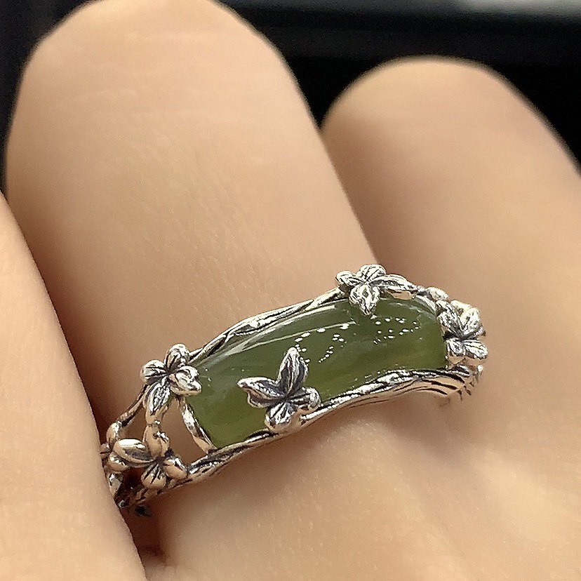自留！个性蝴蝶花枝青玉马鞍戒指