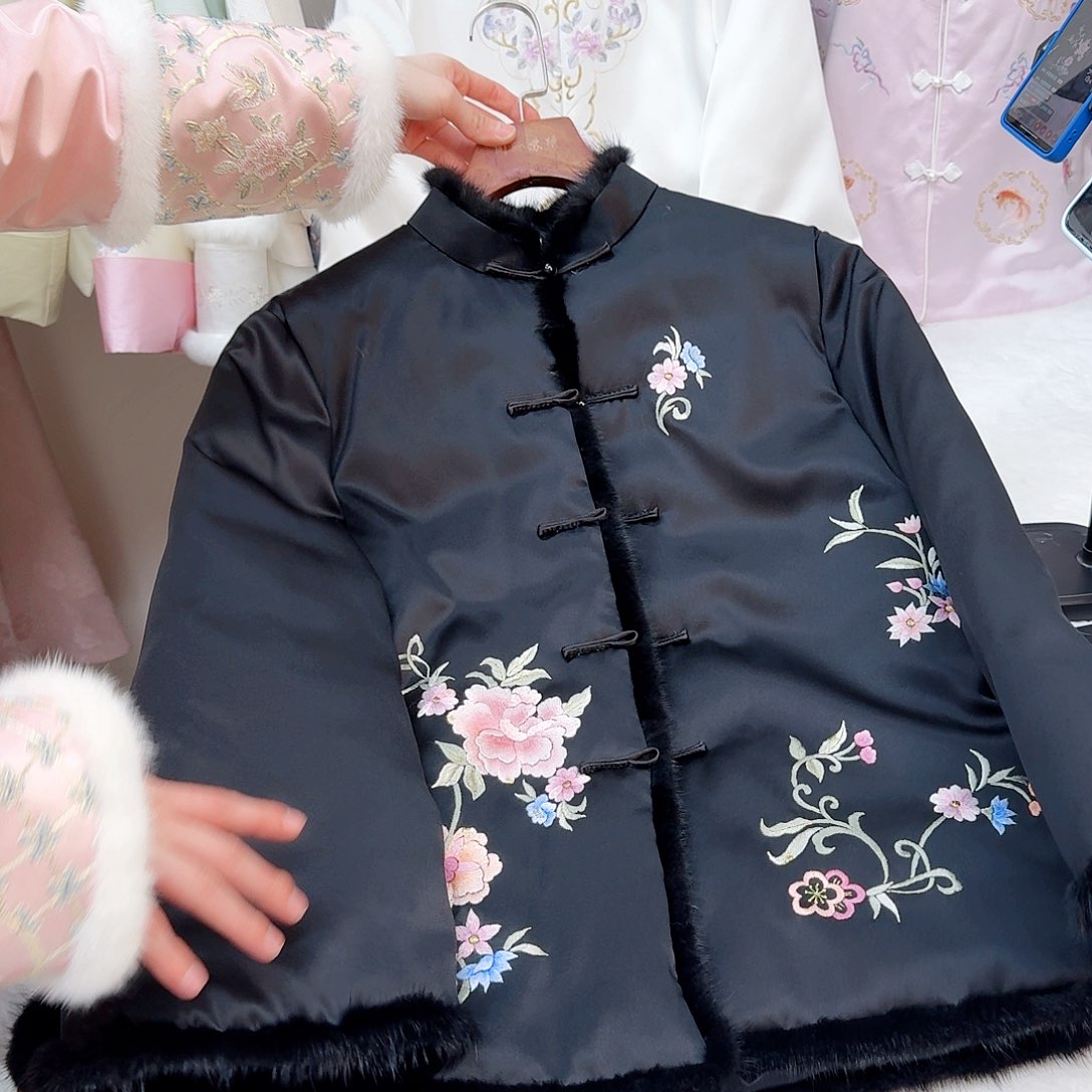 刺绣真丝黑色羽绒服