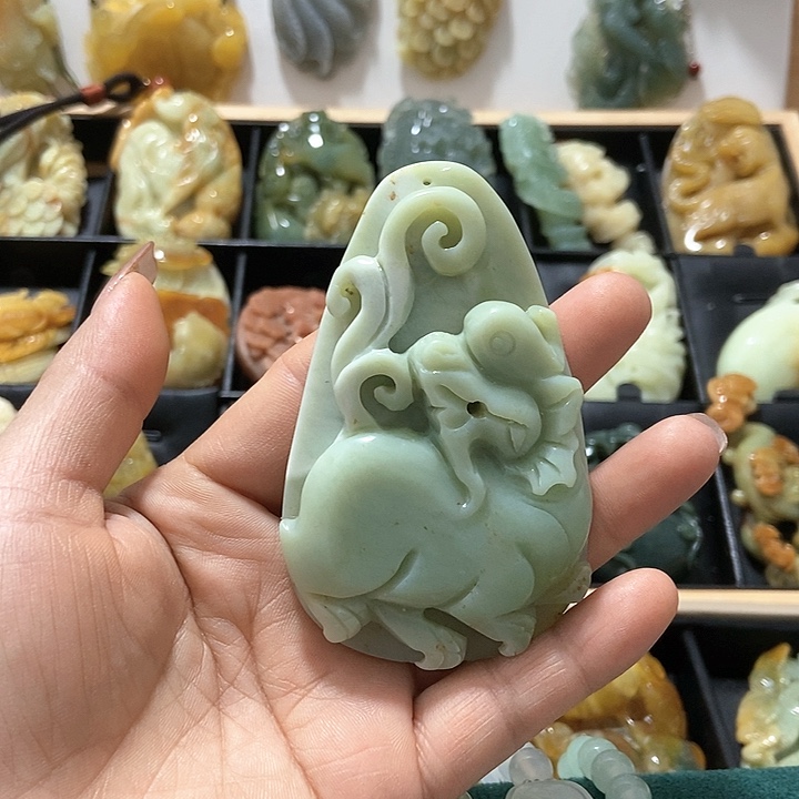 蛇纹石玉挂件未镶嵌