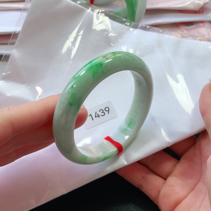 翡翠手镯未镶嵌天然翡翠手镯