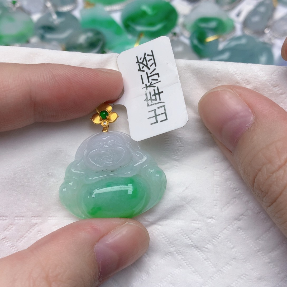 颈饰18K金镶嵌翡翠