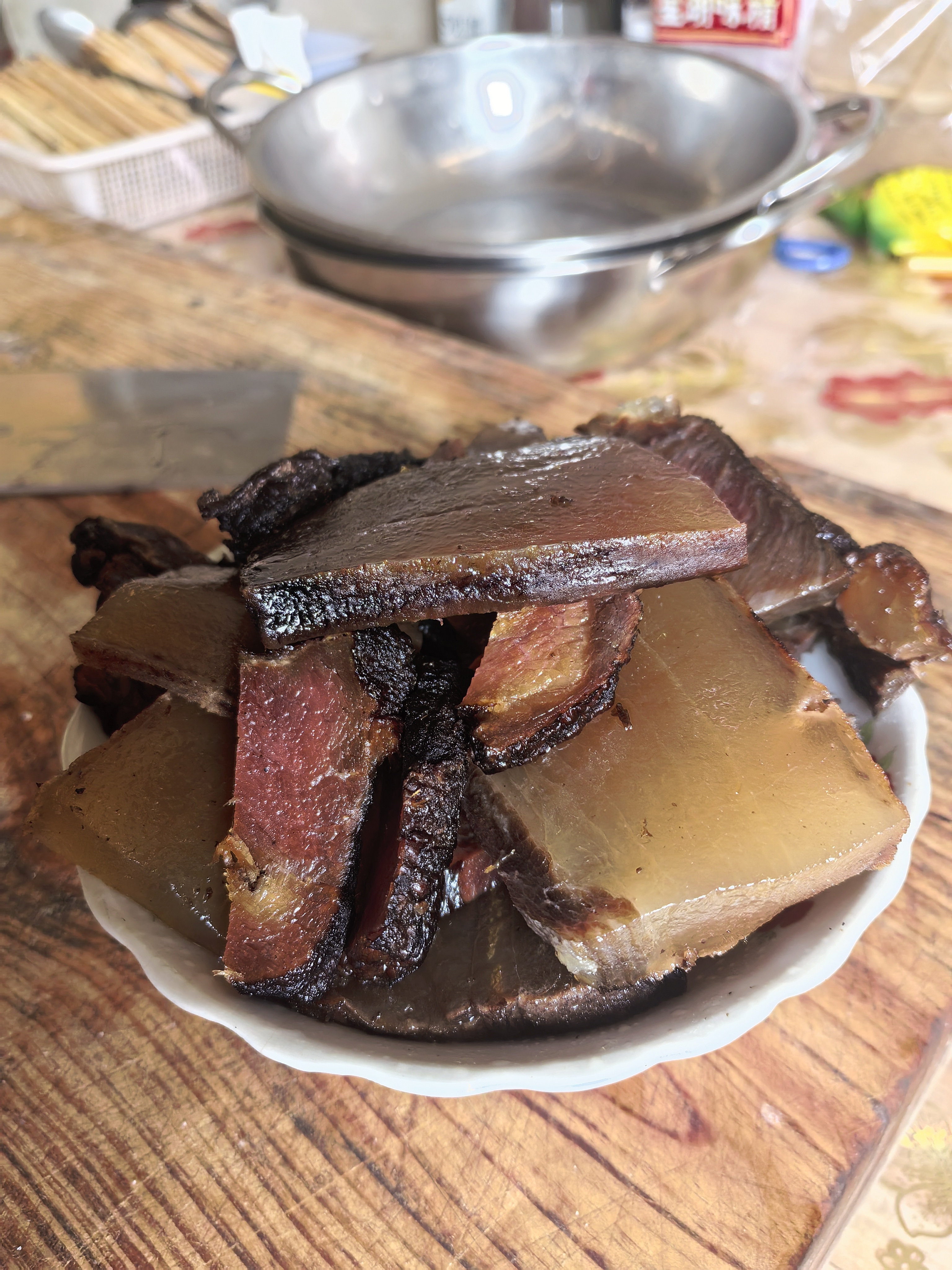 农家传统工艺柴火烟熏五花老腊肉