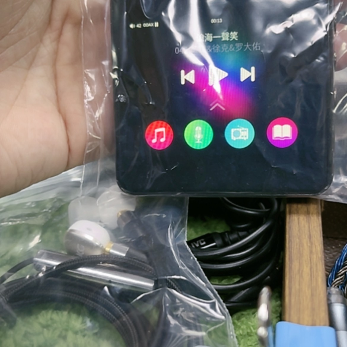 【闪购商品】95新R2