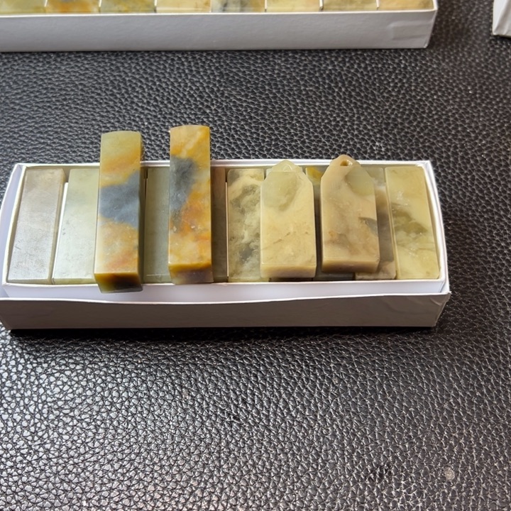 虫***@印石伊犁石1.5*3一组，1.5两，1*2两