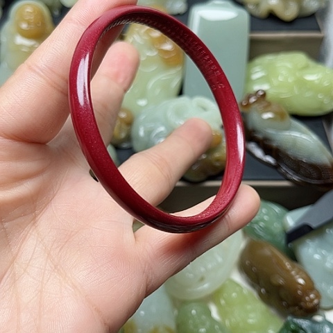 颈饰未镶嵌和田玉龍**人