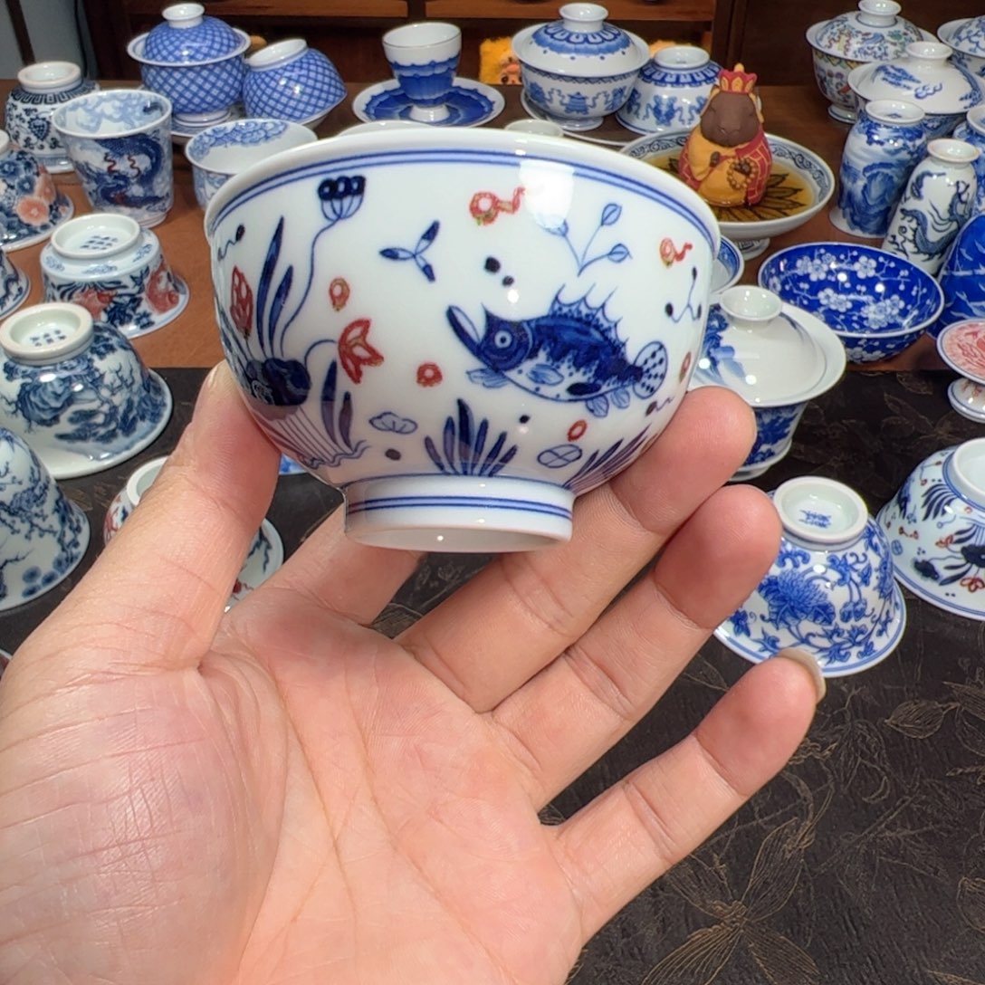青花釉里红鱼藻纹鸡心杯