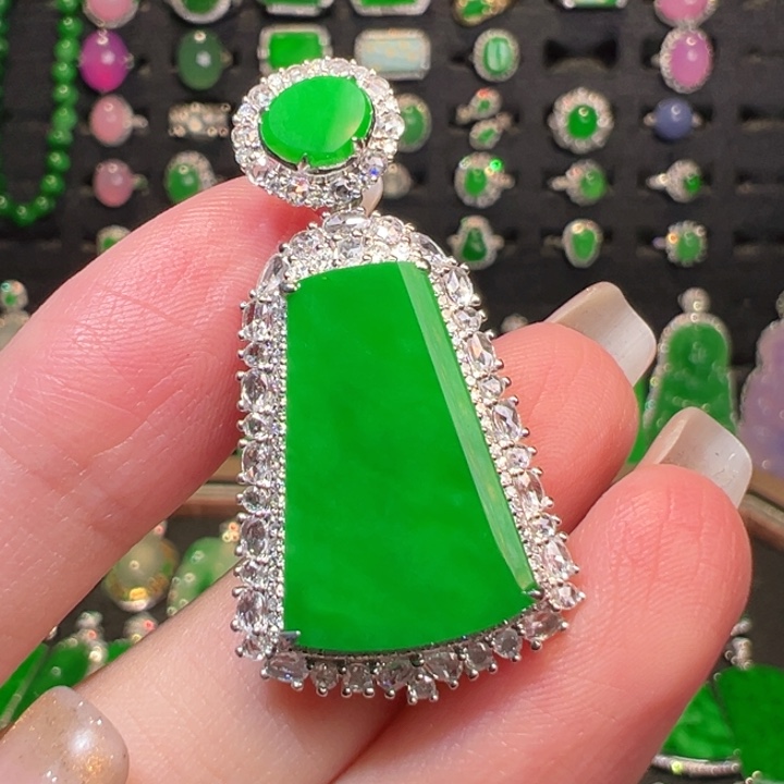 翡翠吊坠(不含链)18K金镶嵌