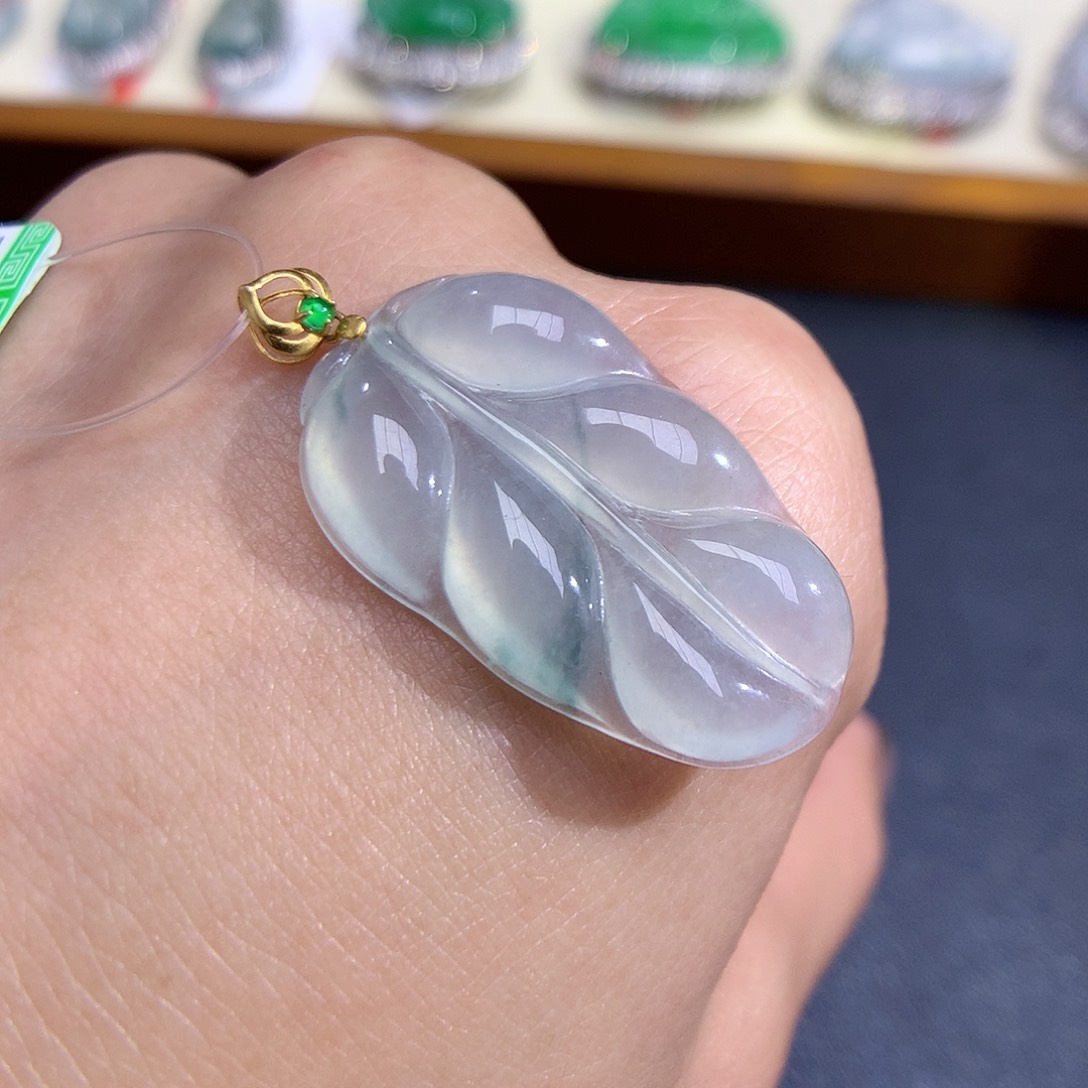 翡翠颈饰18K金镶嵌叶子