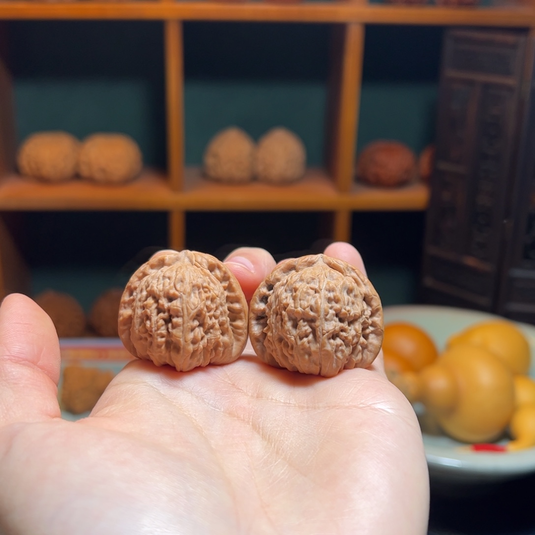 把件桃核33尺闷白