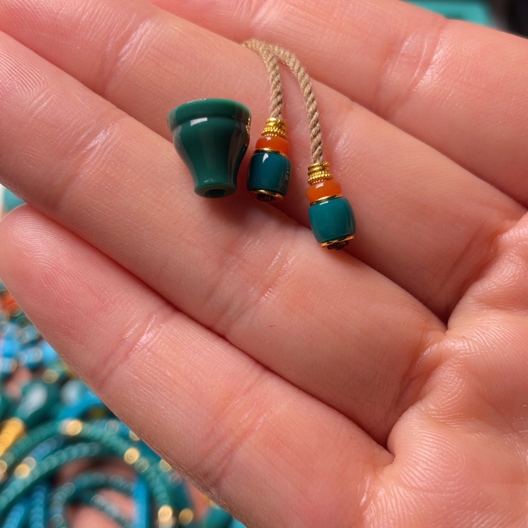 绿松石颈饰未镶嵌铁**王