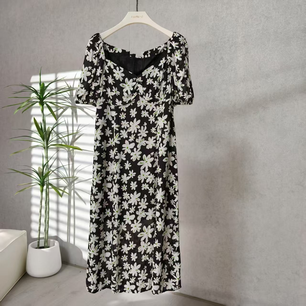 LI丽系列  Z018-5  女装夏季碎花连衣裙黑色C79605102