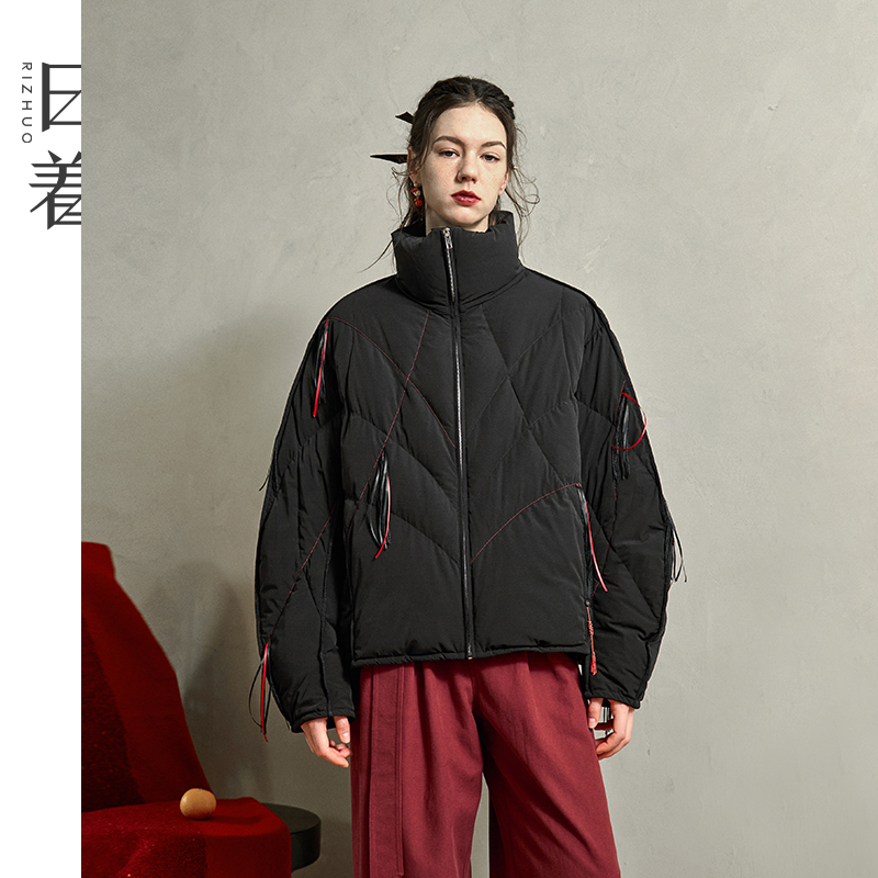 日着【非遗归途】年黑短款羽绒服女2025冬新款流苏厚外套RD8607Y1