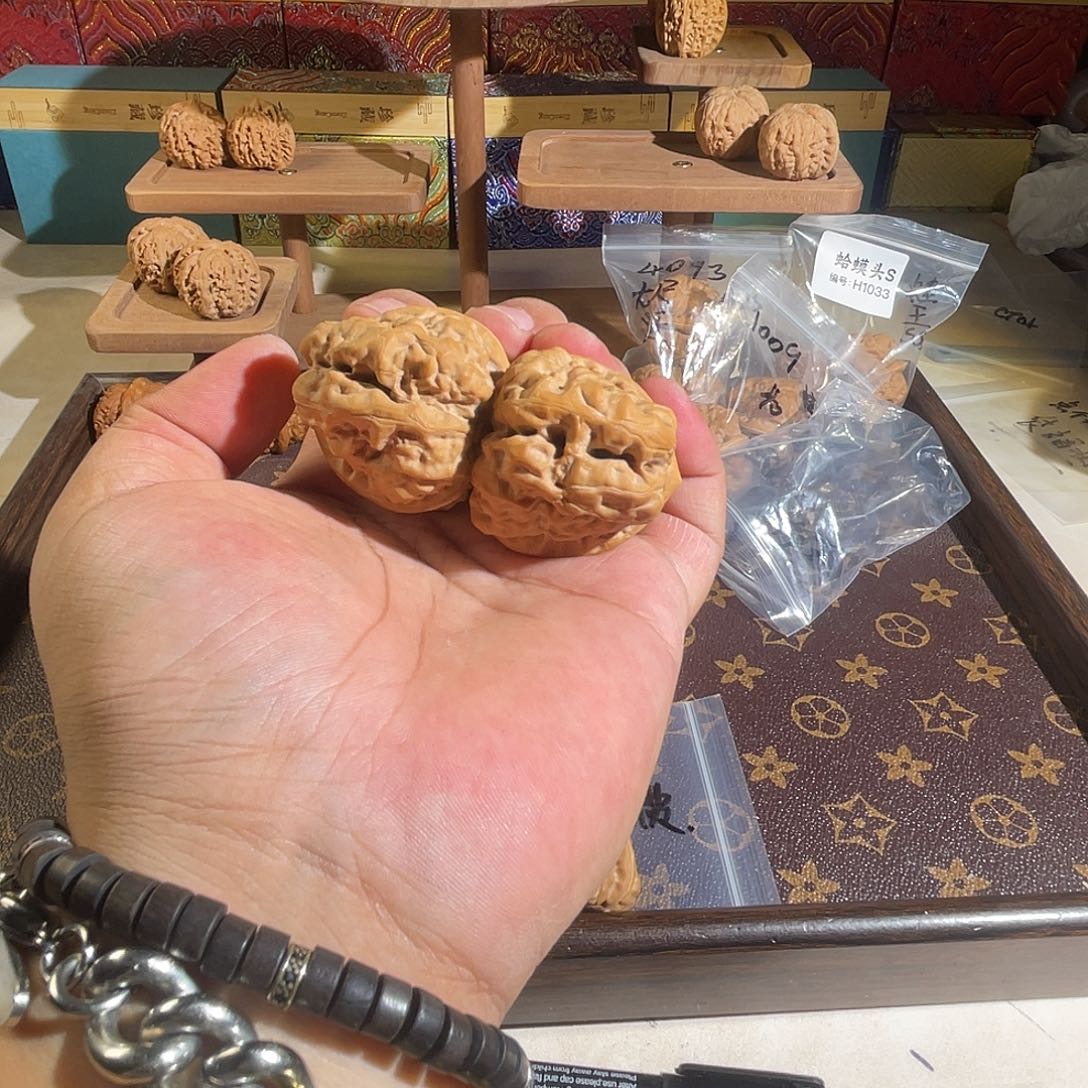 i***7文玩核桃把件1209