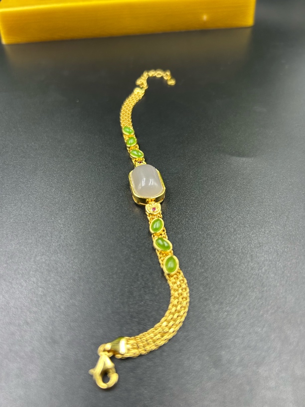 高品质和田玉镶嵌款手链