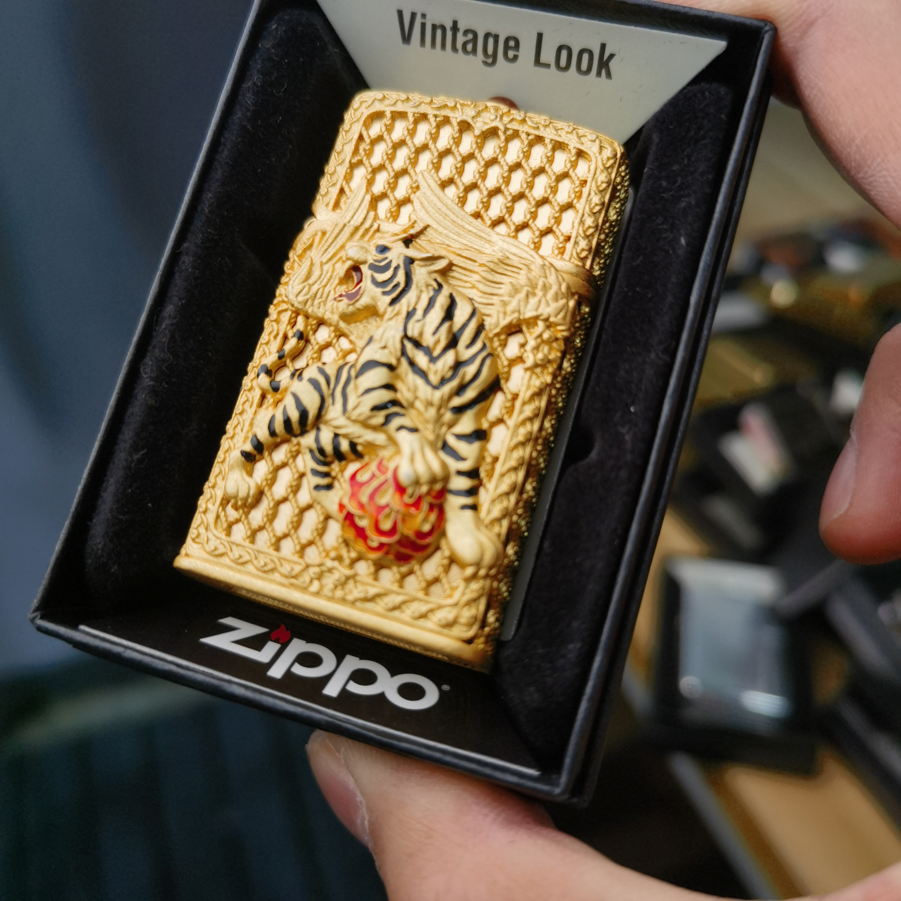 Zippo打火机镀金花丝镶嵌虎如虎添翼