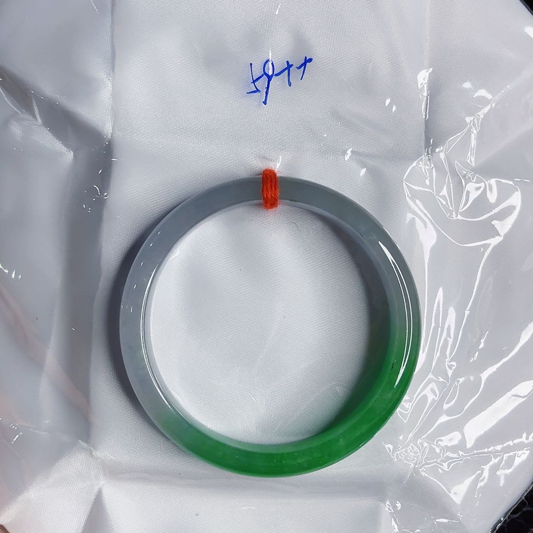 翡翠手镯未镶嵌默认