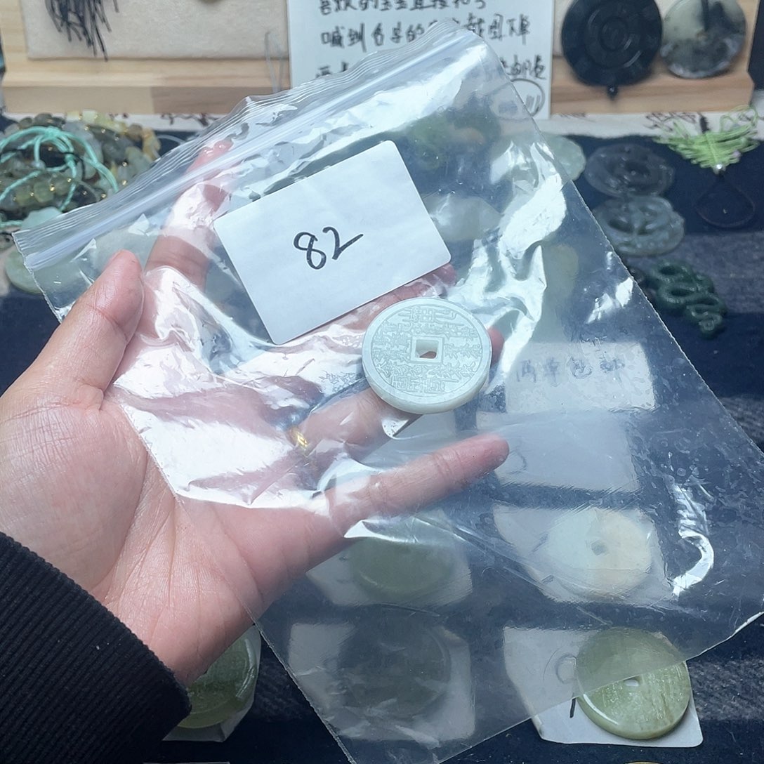 蛇纹石玉颈饰未镶嵌-*