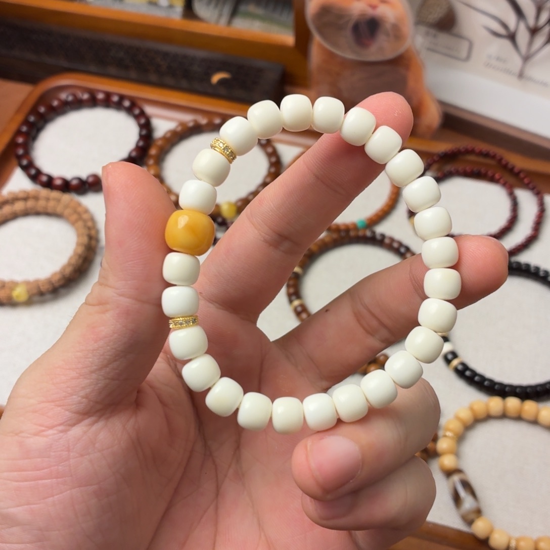 蜜蜡未镶嵌手链多样性