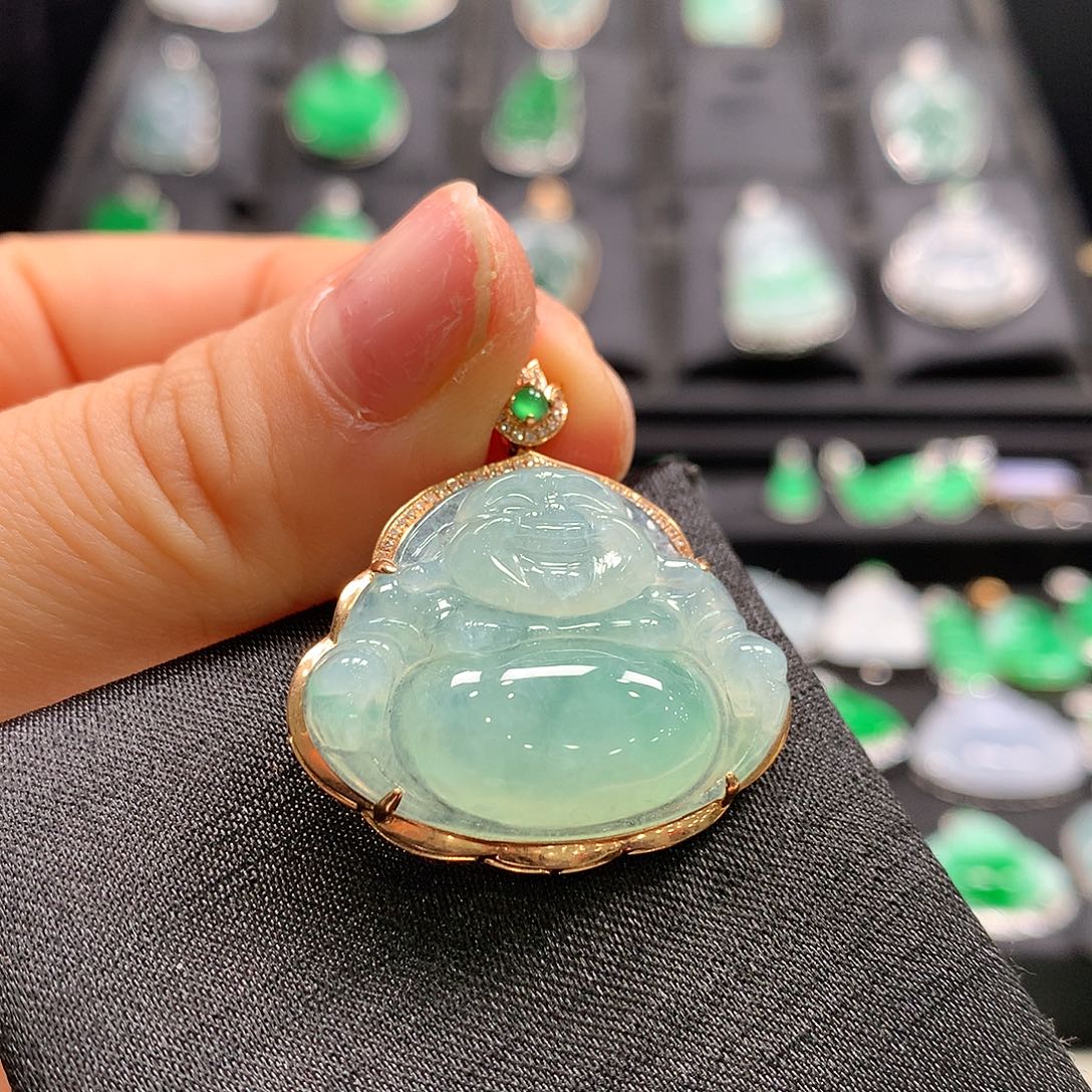 翡翠18K金镶嵌颈饰佛公