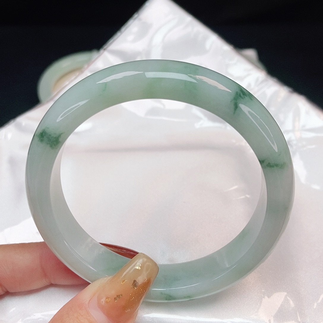 翡翠手镯未镶嵌 正圈58+