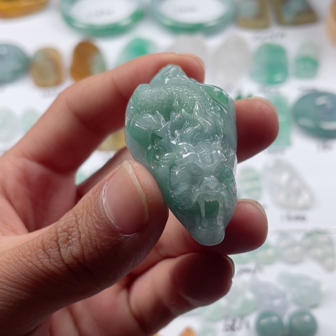 翡翠颈饰未镶嵌翡翠