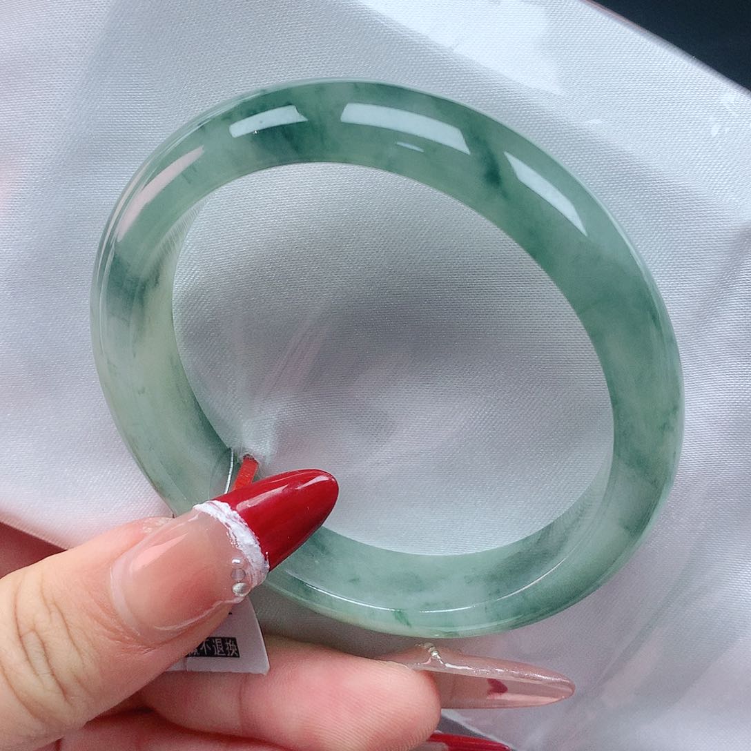 翡翠手镯未镶嵌54贵