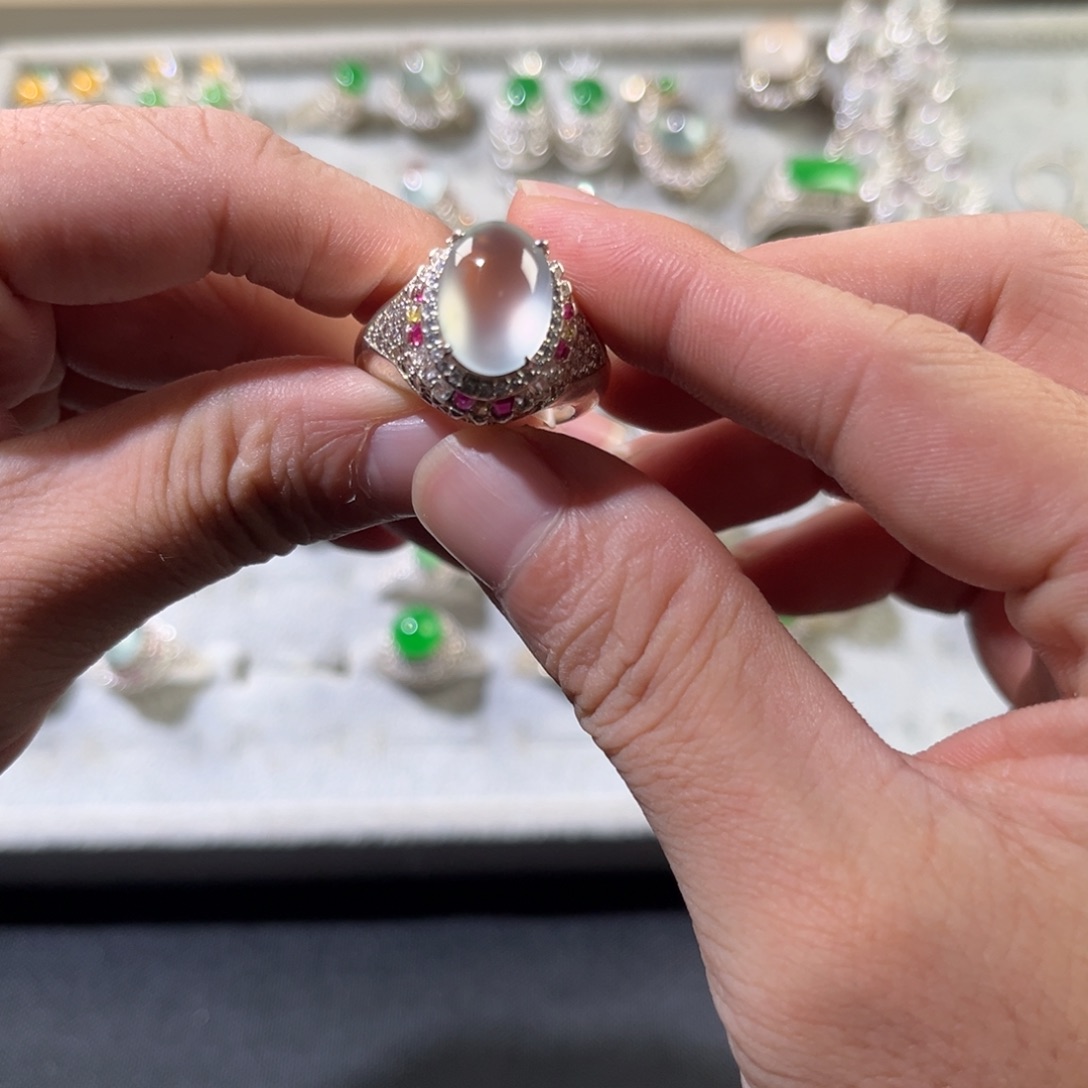 翡翠散珠高冰白蛋面