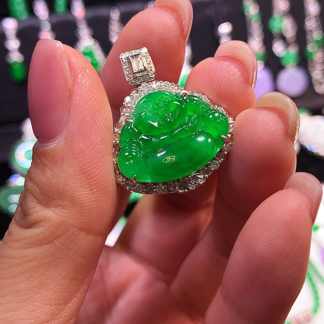 翡翠18K金镶嵌颈饰