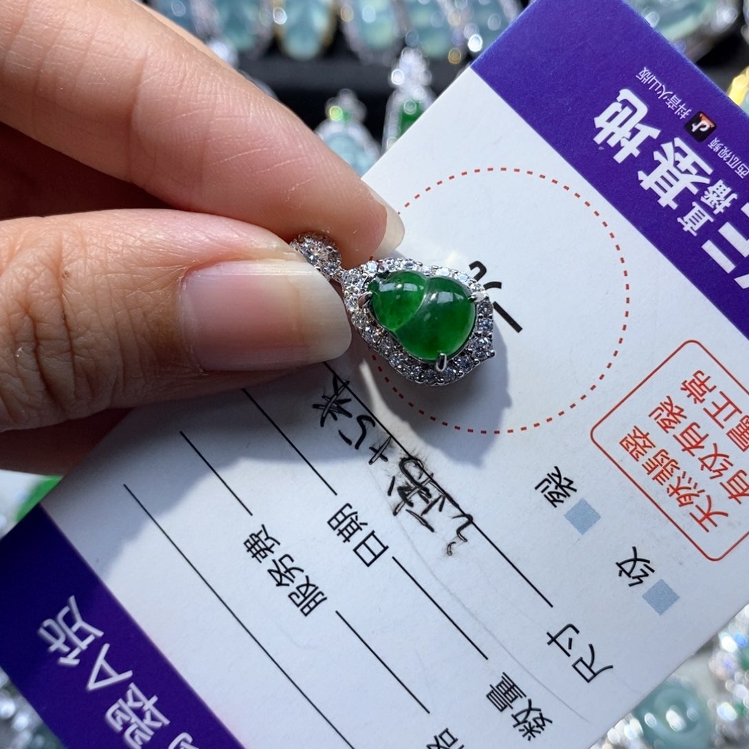 翡翠颈饰未镶嵌翡翠