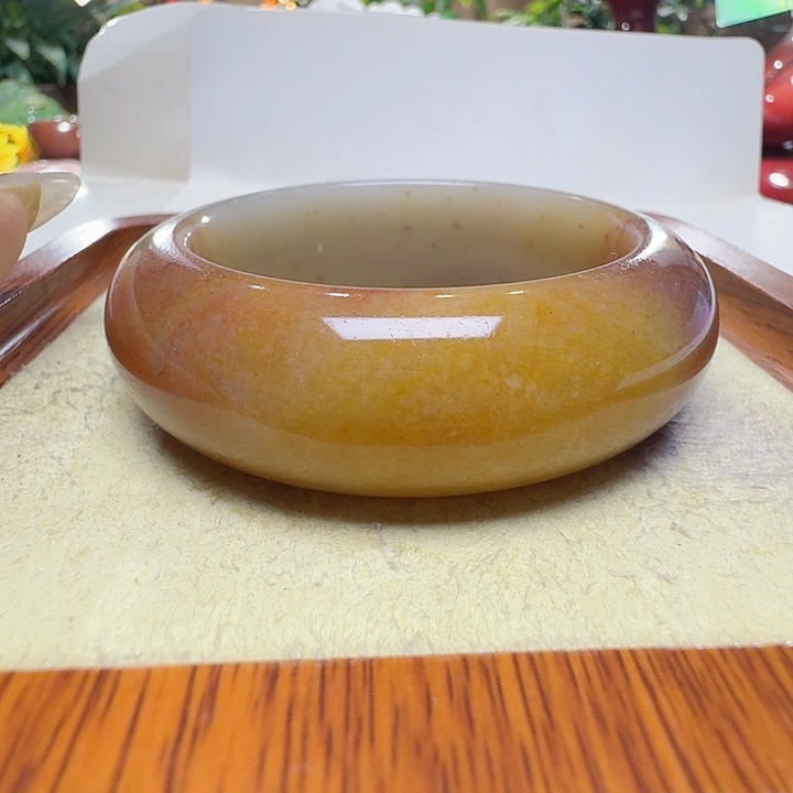 鑫***儿石英质玉未镶嵌手镯