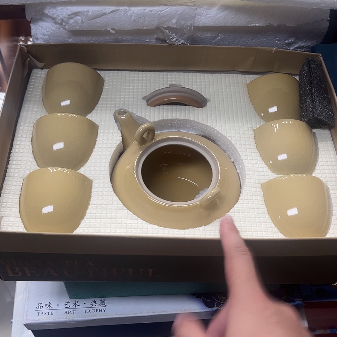 孤品茶具套装等。